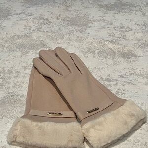 Elegant soft fabric Cream Fur-Trimmed Gloves